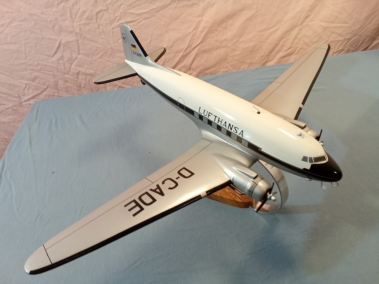 Lufthansa DC-3 Passagier und Frachtflugzeug Diverses Flugzeuge 