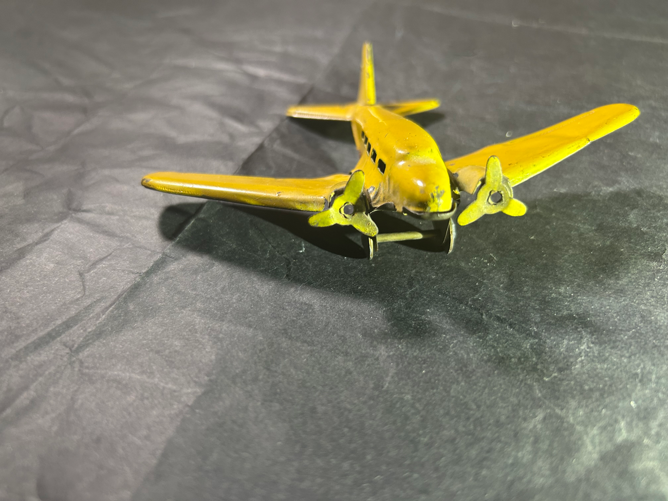 Blechflugzeug gelb -  -  Blechspielzeug -  - 