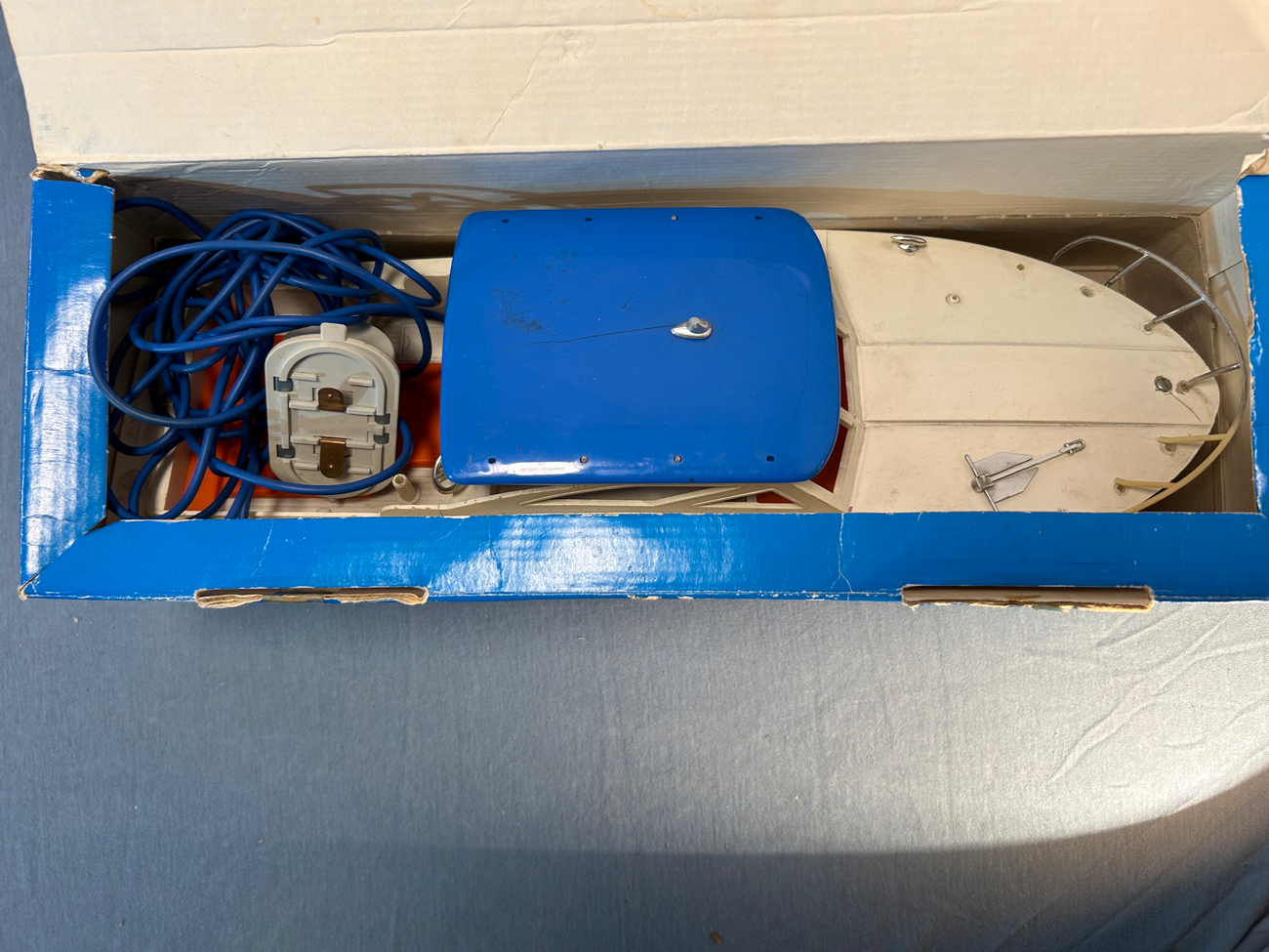 Schuco Ferngesteuertes Elektro-Boot  2 Schuco Boot Samart 2 SCHUCO Diverses 