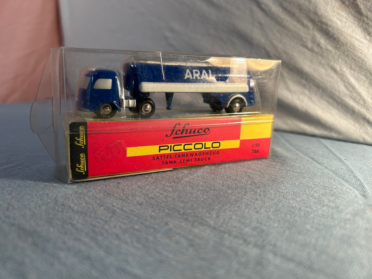 Schuco Piccolo Mercedes Benz 744 Schuco Tankwagen ARAL SCHUCO Piccolo 