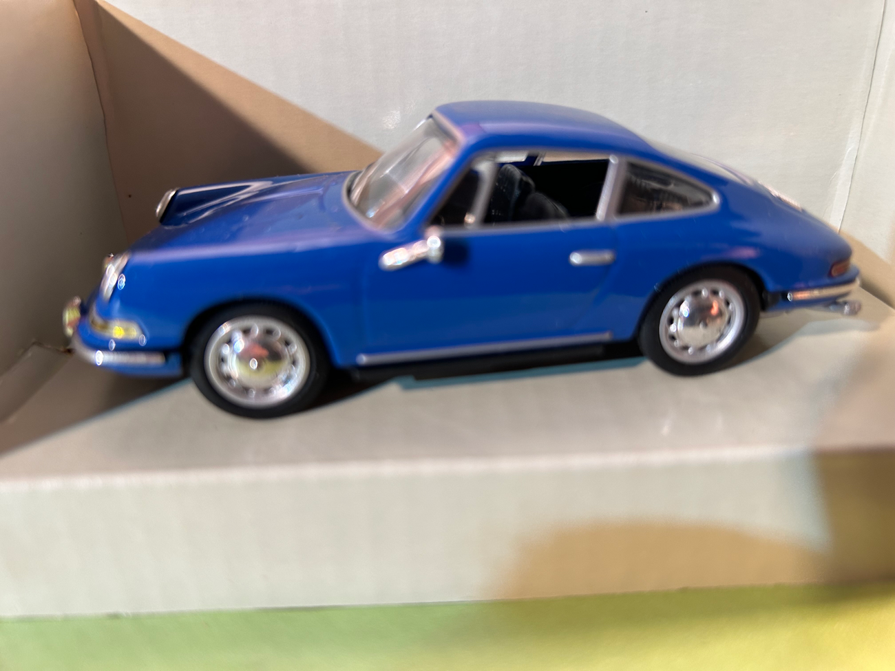 Schuco 1001 rot Fahrt ohne herunter zu fallen  SCHUCO 1000 