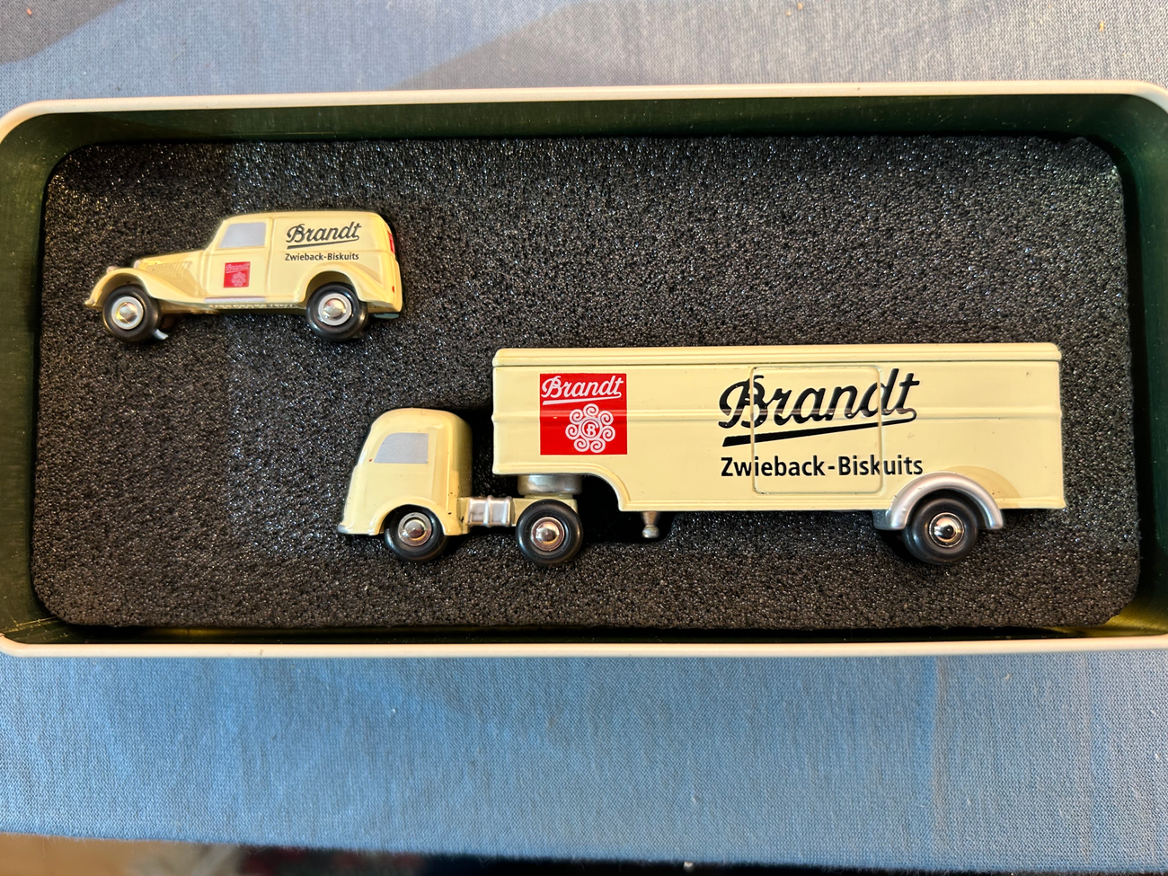 Schuco Varianto 3010 25  SCHUCO Varianto Elektro 