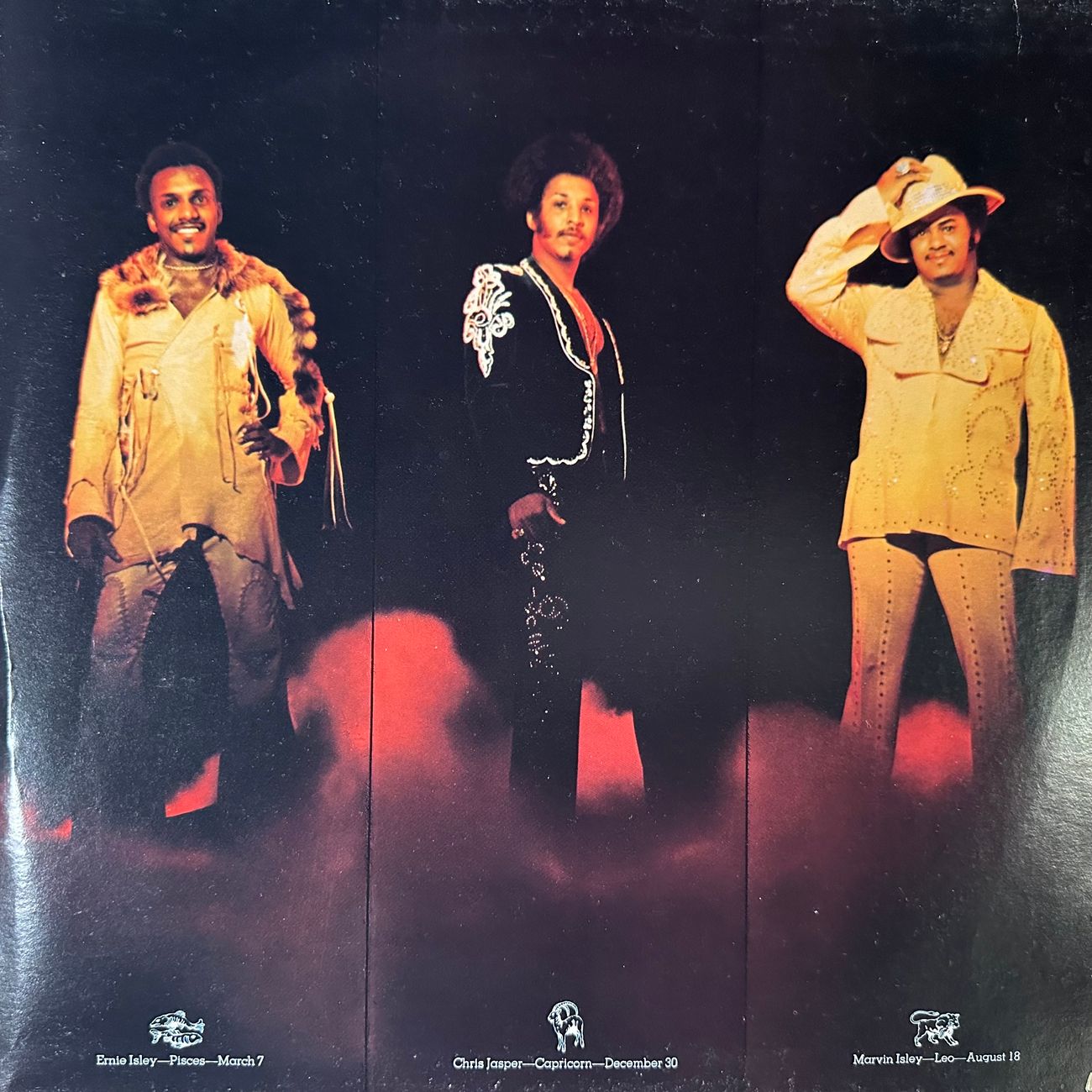 THE ISLEY BROTHERS - FEATURING FIGHT THE POWER - THE HEAT IS ON 1975 Soul  